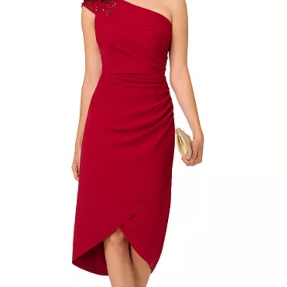 Adrianna Papell size
Petite Beaded-Shoulder Ruched-Side Dress
